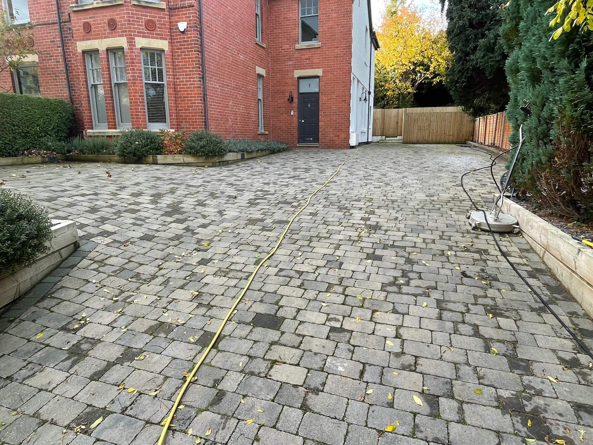 Signs Your Driveway Needs Cleaning